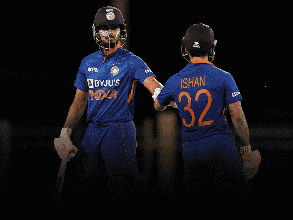 Shreyas Iyer and Ishan Kishan in Indian jersey, both return to BCCI central contracts 2024–25 after earlier exclusion.